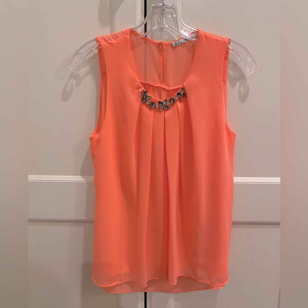 NWOT SIZE MEDIUM FLOWY SLEEVELESS FLOWY TOP WITH GEMSTONES AT THE SCOOPED NECK
